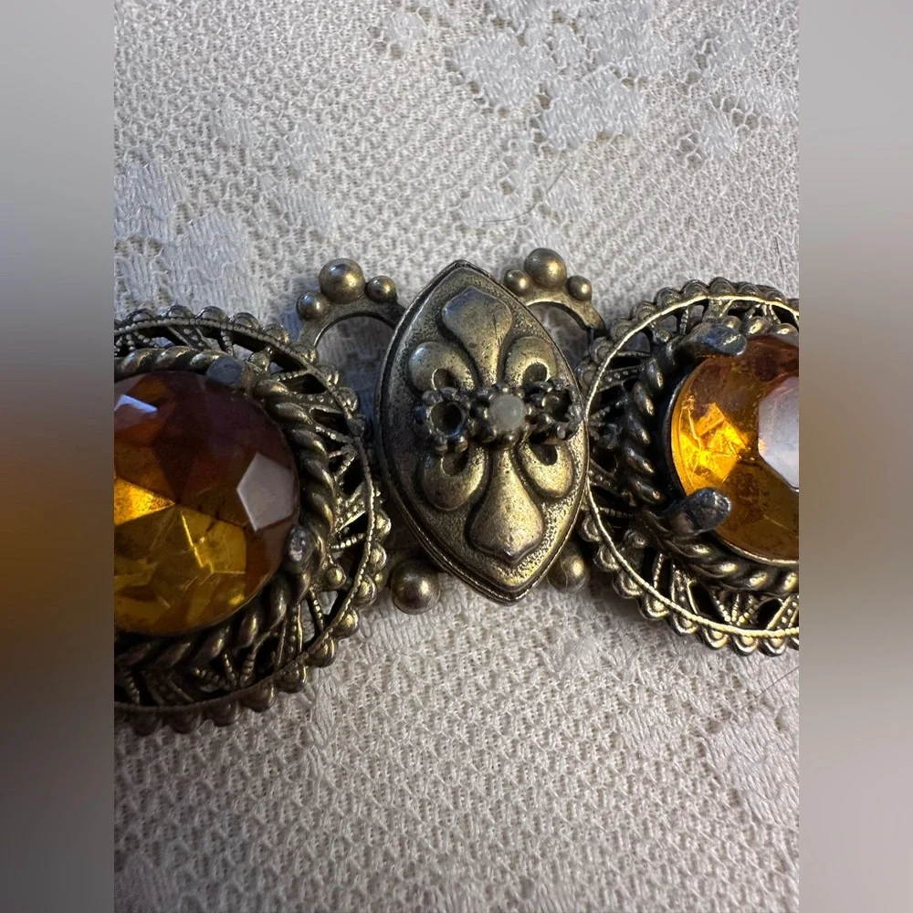 Elegant Vintage Gold-Tone Bracelet with Amber Inspired Accents Read Below